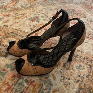 🎀 Vintage Inspired Peep Toe Pinup Pump - Size 7